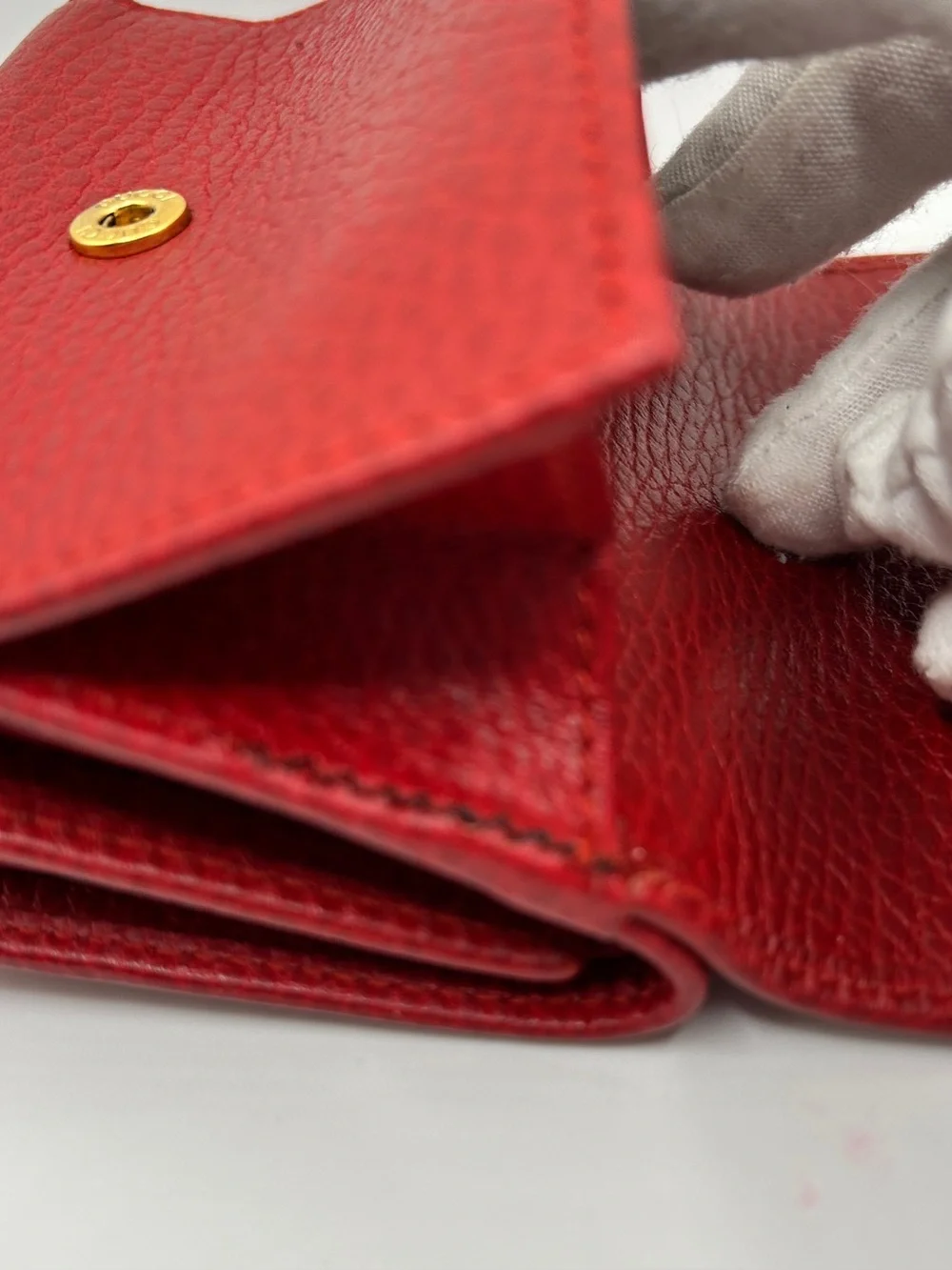Gucci GG Marmont Tri-fold Red Pebbled Leather Wallet in Very Good Condition - Picture 15 of 17